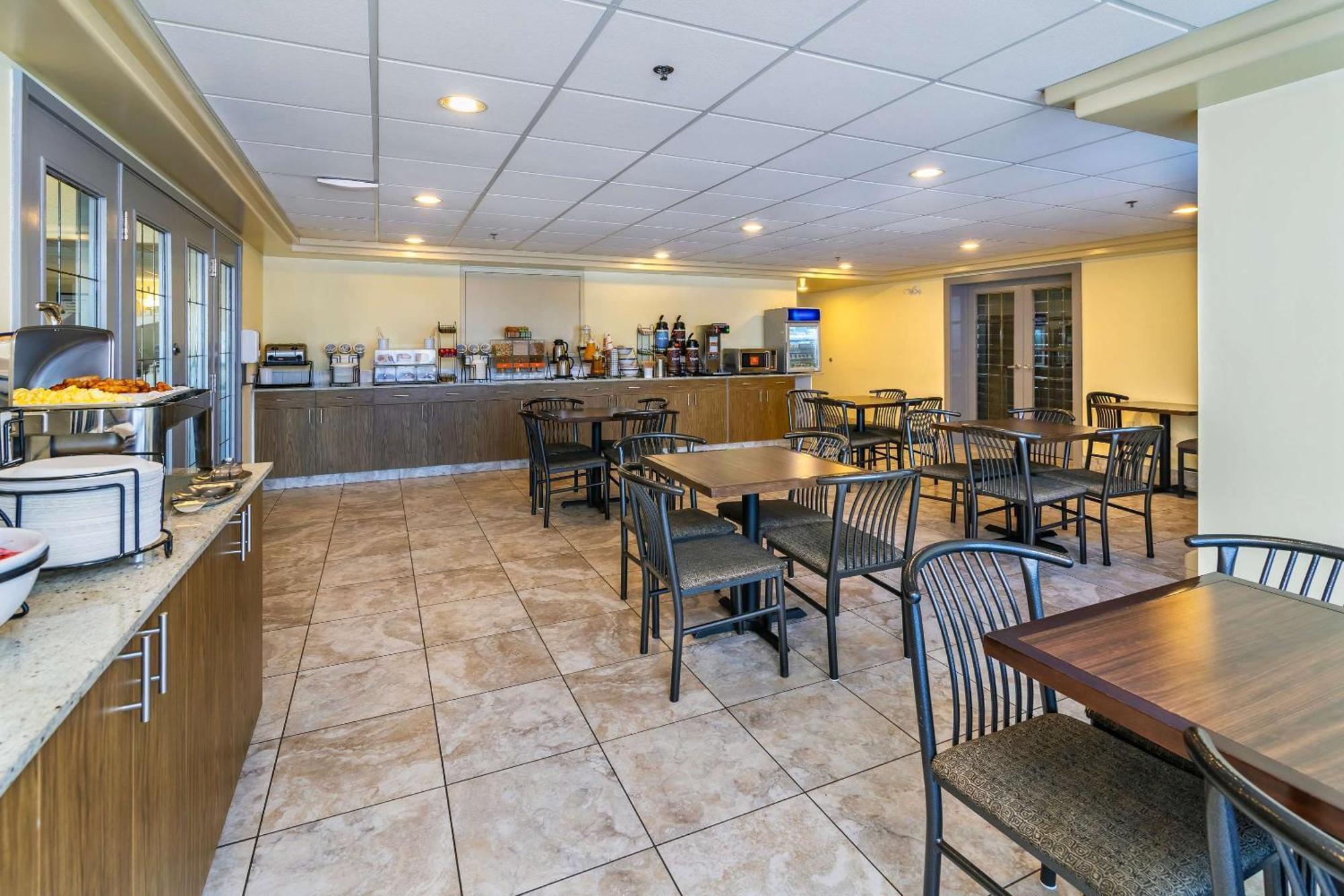 Comfort Inn & Suites Moose Jaw Exterior foto